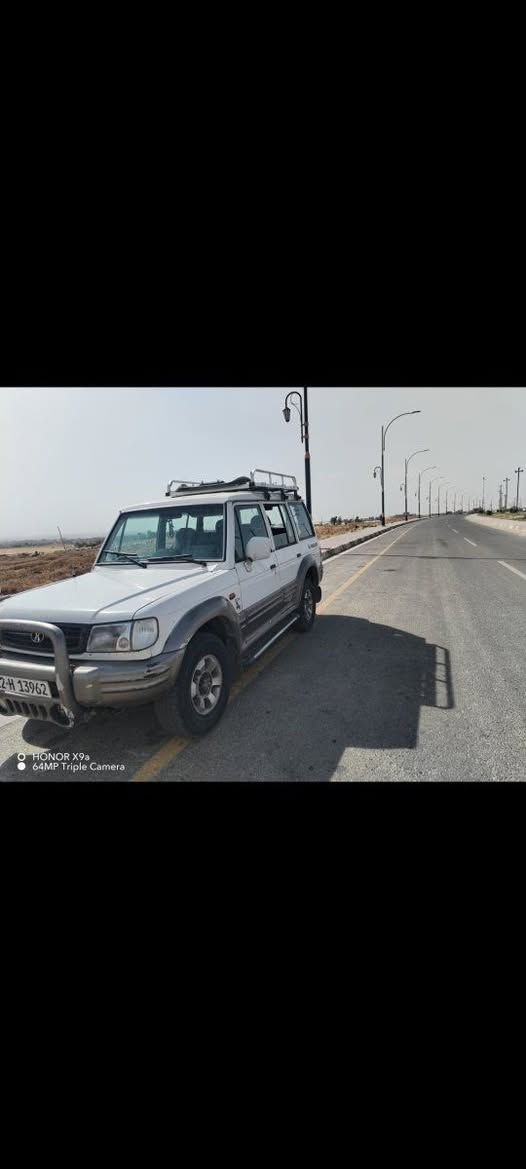 هونداي كالوبر  
1998
 كير ومكينه بلادي بانزين 
السياره بدون ضربه او تبديل على بلادي بيها فقط هاي الطخه البسيطه بالجاملغ بالصور 
رقم اربيل الجديد بسمنه شرط تحويل+ وكاله  
طخم تاير 
صدر امامي خلفي نظيف 
سبعه راكب  
دفع رباعي شغال مابي كلشي السياره بدون نواقص 
مكاني موصل حي الوحده 
للاستفسار 
***********
***********
