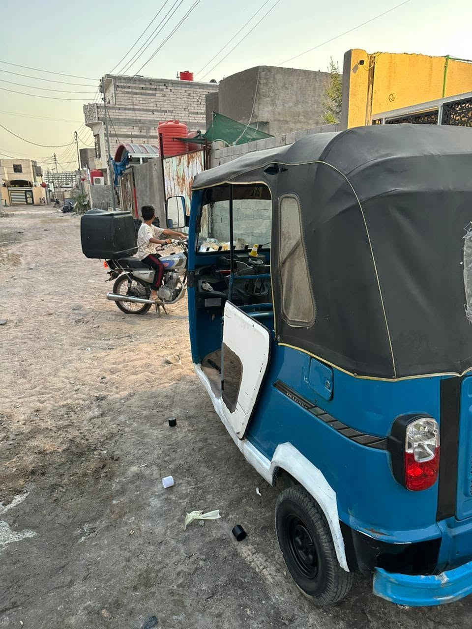 يالله سلام عليكم تكتك للبيع موديل 20 تخم تاير جديد كهربيات شغاله اوراق مكينه مبدله كلجات وجبنه مال الدهن سعرهه 3300وبيه مجال العنوان بصره التنومه ***********
