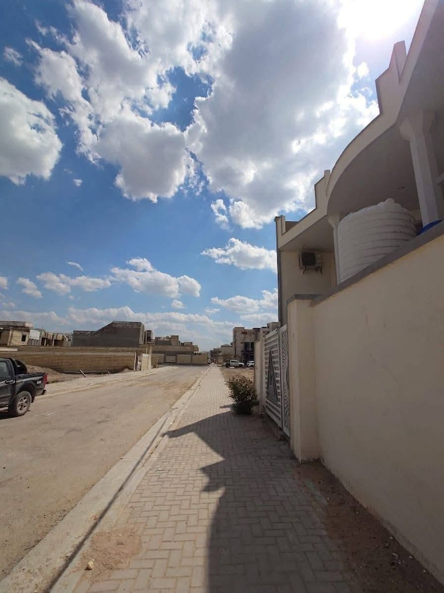 🏡 دار للبيع –بيع مستعجل _الدورة / محلة ٨١٦
🔹 نوع العقار: طابو صرف
🔹 المساحة: ٢٠٠ م²
🔹 الواجهة: ١٠ متر
🔹 الطول: ٢٠ متر
✨ تفاصيل الدار:
▪️ طابقين
▪️ ٦ غرف نوم
▪️ استقبال
▪️ هول داخلي
▪️ مطبخ
▪️ ٤ حمامات
💠 بناء حديث
💠 شبابيك ألمنيوم
💠 كامل الخدمات (تبليط، مجاري، كهرباء، ماء اساله، أرصفة )
📍 الموقع:
الدورة – محلة ٨١٦
نهاية سريع الدورة باتجاه بغداد الجديدة
دور النفط / مقاطعة ٨
📞 للاستفسار:
***********
