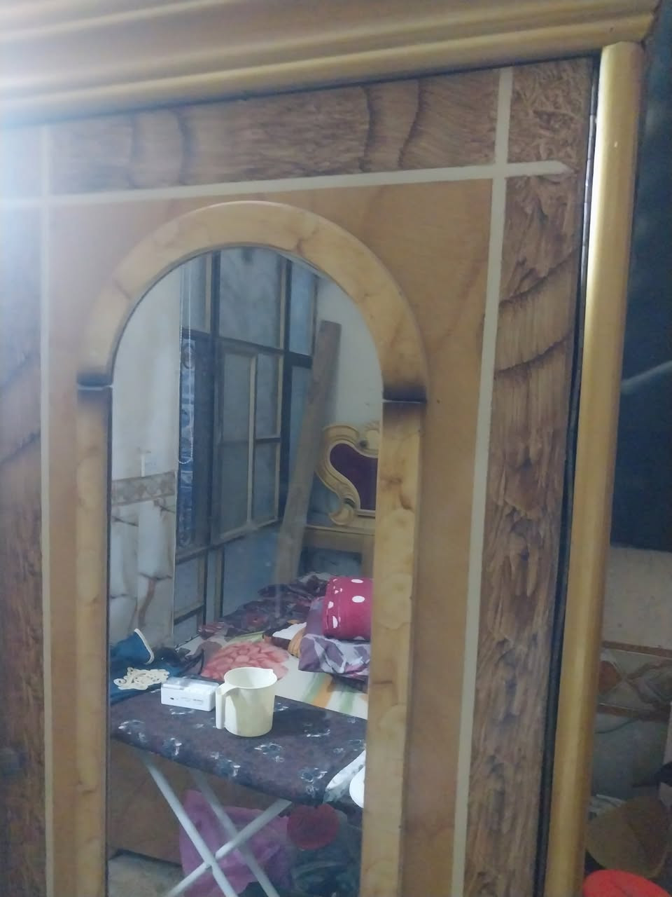 غرفه ٦ابواب ملحق نضيفه ٩٠باالمئه للبيع هاتف *********** النهروان
