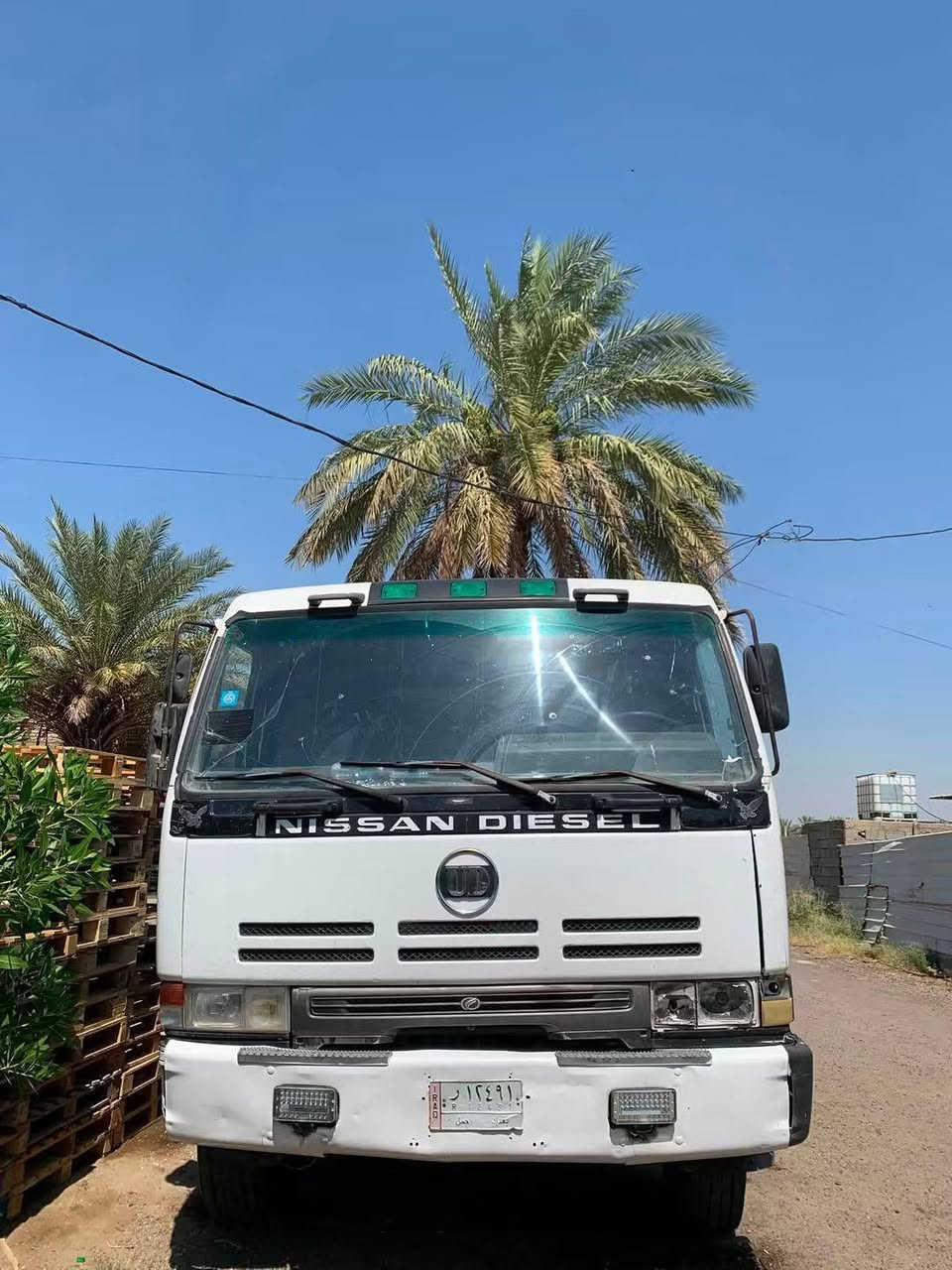 للبيع نيسان موديل 2002 رقم بغداد 4 طن كير مكينه شواصي مكفولات مكاني بغداد. سعر 135 $ وبيه مجال اي ستفسار    ***********
