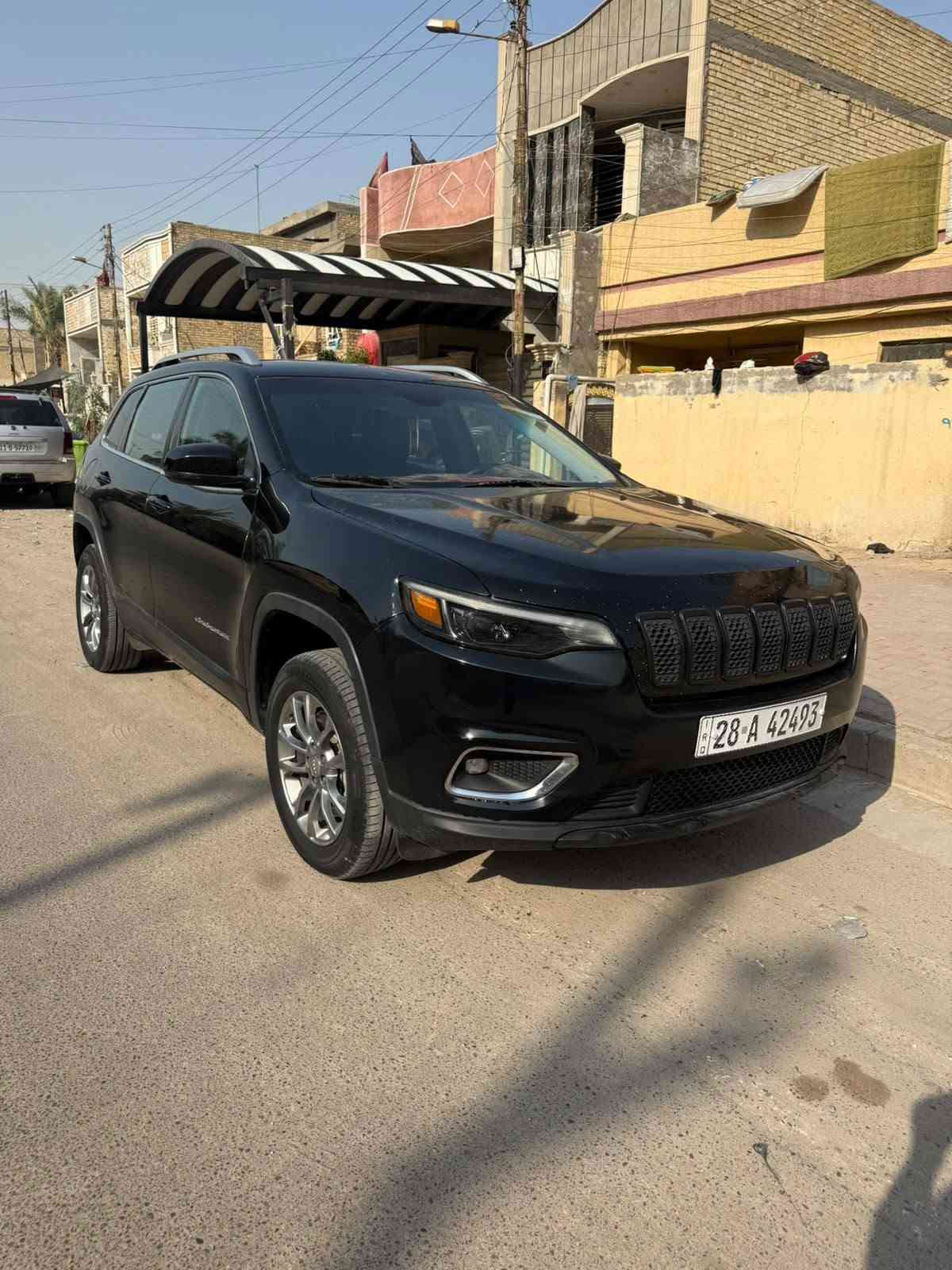 السلام عليكم جيب بزون 2019 فئة المتد فول لل أخير عدا الفتحهةحادثها بنيد سطحي وشادلها بنيد أصلي نفس اللون  محرم 6سلندر المرغوب ماشيه 65 حقيقي مكفوله عدا حادثها كفاله عامل من ضربه وصبغ محرك وكير وصدر وتبريد بلادي شركه وجدد تخم تاير جديد رقم ذي قار مشروع وطني بسمي سنويه 2031 سياره جديده وعلى أيدي عليها ادامه عامه ومناقصها أي شي مكانها بغداد سعرها 135 وبيها مجال 
رقمي ***********
