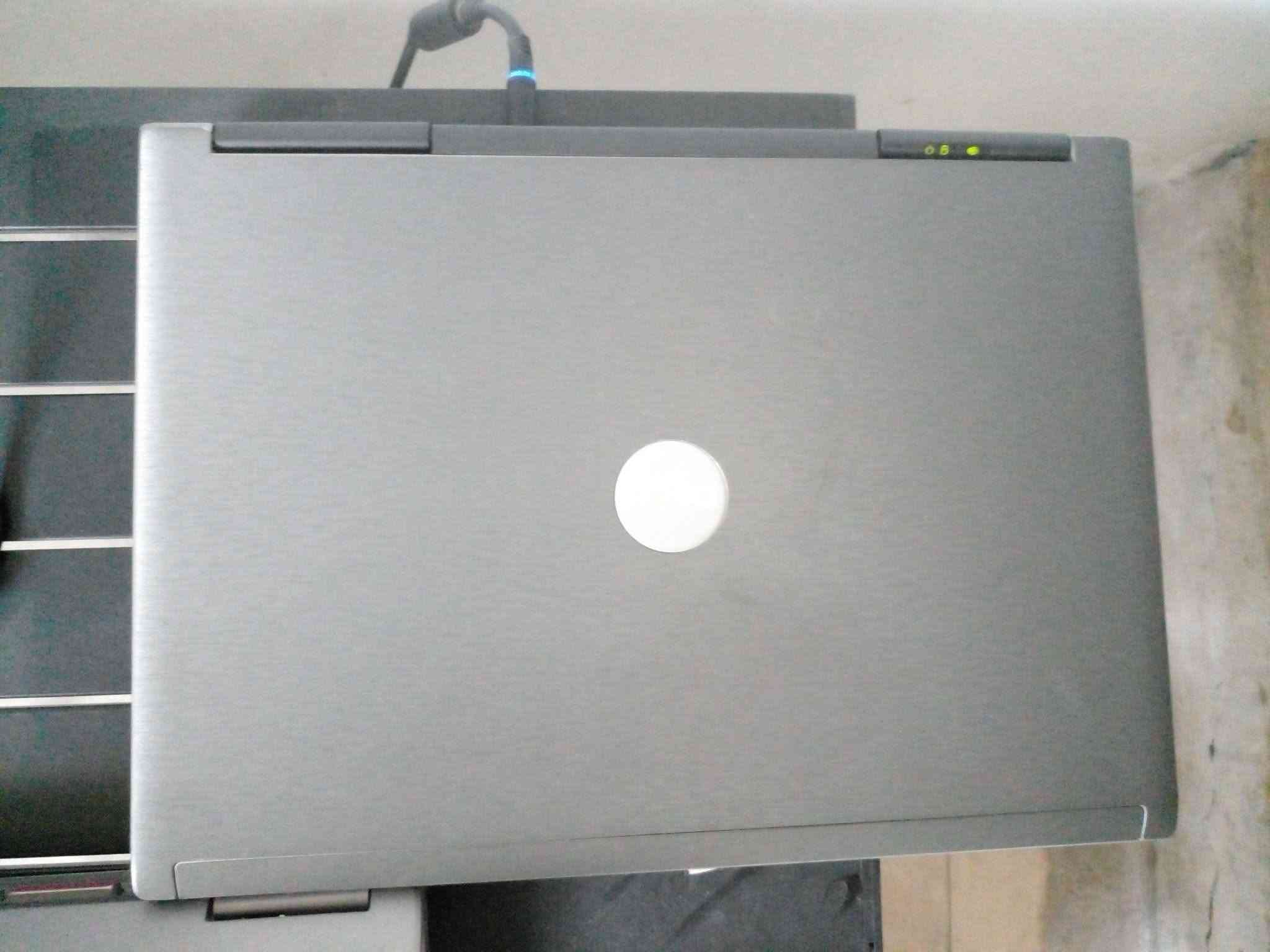 للبيع لابتوبات dell  عدد 3  شغالات بشكل جيد
لابتوب dell d830    عدد 2
معالج core 2  duo
رام      2G
 هارد 250G HDD
حجم شاشة 15.6
حالة البطارية واحدة جيدة والثانية تالفة
 لاببتوب   dell d610
 معالج بنتيوم 
رام   1G
هارد   40G HDD
حجم الشاشة   14
حالة البطارية تالفة  
لابتوبات تباع  مع شاحنة واحدة  سعر الكل  110 الف 
لايوجد توصيل  مكان بغداد شارع فلسطين ***********
