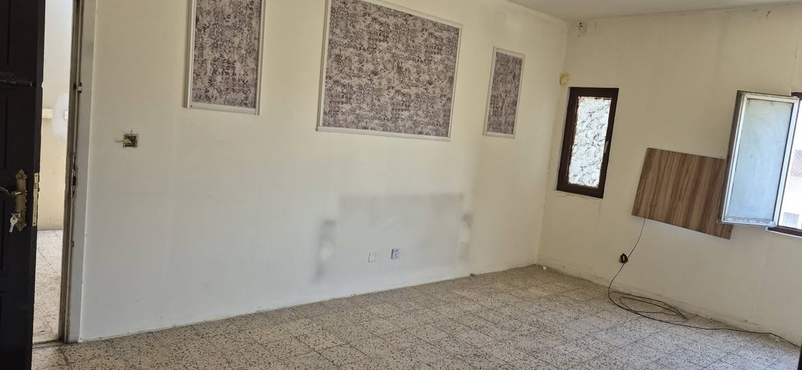✳️ شقة للايجار مجمع السيدية السكني (5)
✳️ غرفتين وصالة مع خدمات 
✳️ عمارة (70) طابق ثالث 
✳️ العنوان / سيدية / ظهر الخدمي / طريق سريع صلاح الدين
✳️ للاستفسار ***********
