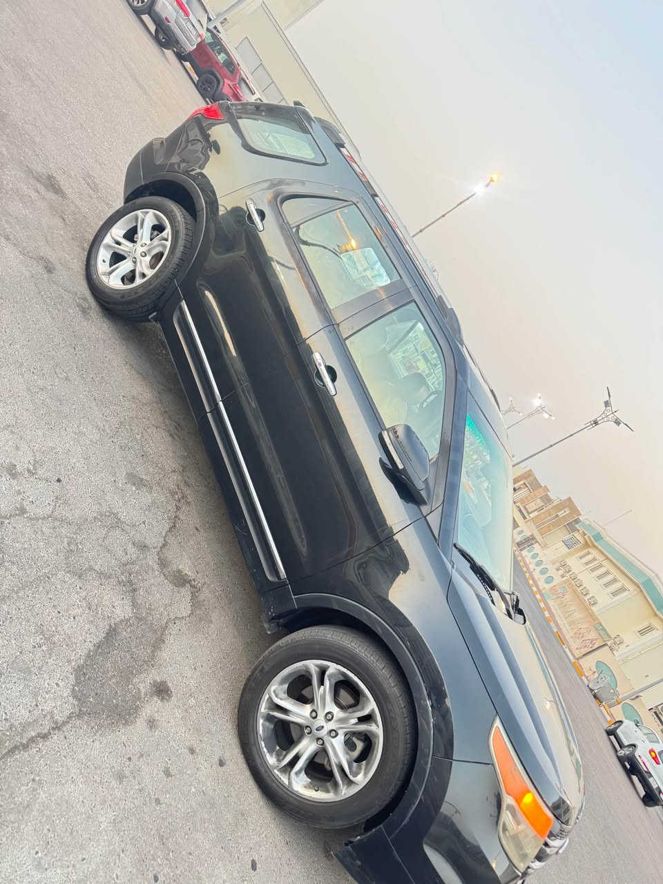 فورد اكسبلور 2013 وارد امريكي 
محرك 6 سلندر حجم 3500 
رقم بغداد مشروع وطني
*بصمة+تشغيل عن بعد 
*7 راكب 3 قطع تبريد
 *كشنات جلد
*كشنات تدفئه
*شاشه كبيره +كامره
*شاشة اعطال 
*تحكمات ستيرن
*ماشيه 134 الف
*الحادث>>> تعديل بارد في الصندوق+ كلير باب ايمن خلفي
مكاني البصره مدينه الامل ‪+964 784 075 9413‬ البصرة, العراق
