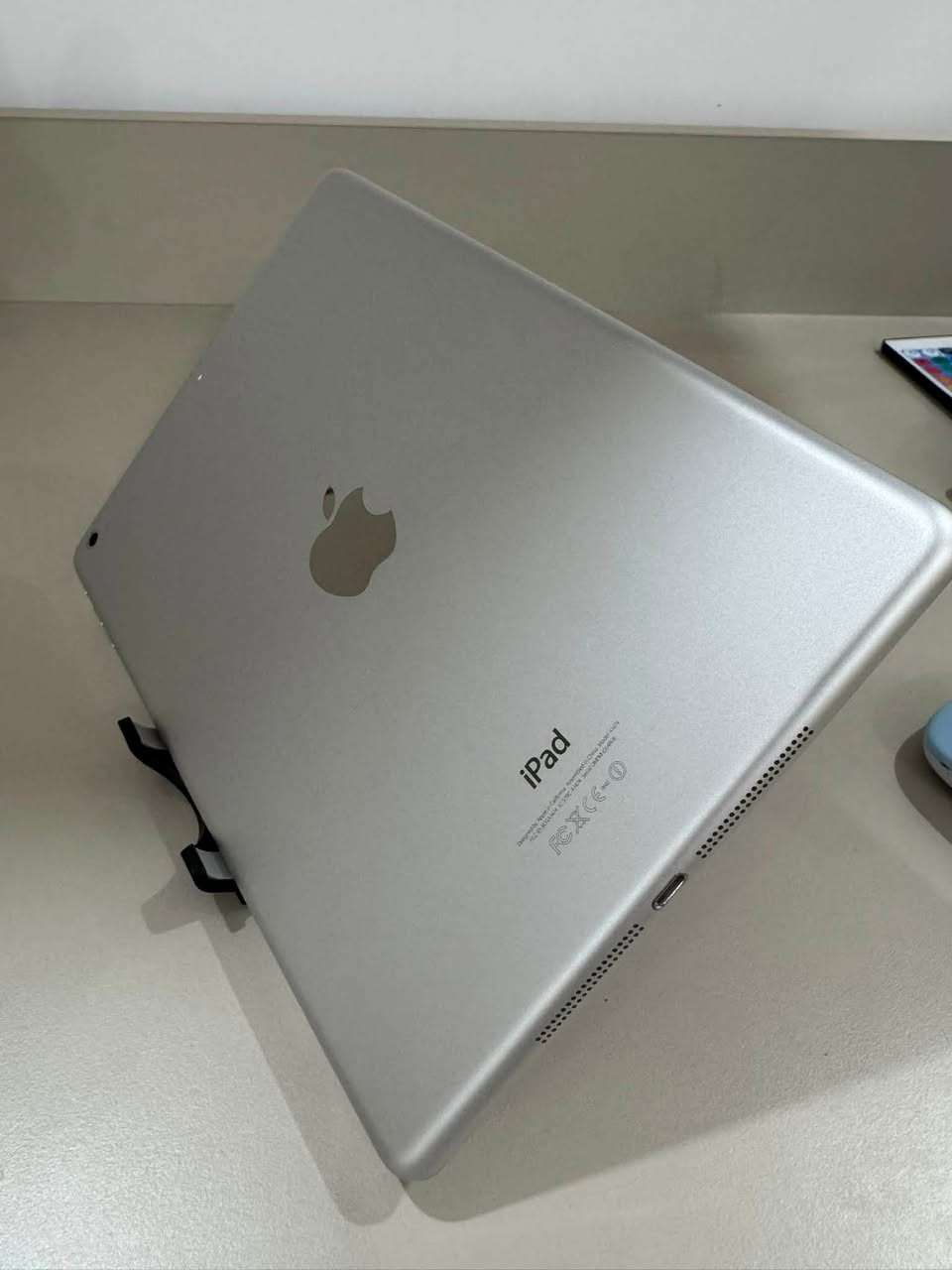 Ipad air 1 64 gb

نظافة ١٠٠٪؜  شخط مابي والصور توضح نظافته وبطاريته ممتازة 
لا مصلح ولا مفتوح ابد وعالفحص 

السعر ٨٥ الف 
بغداد حي الجهاد 
***********
