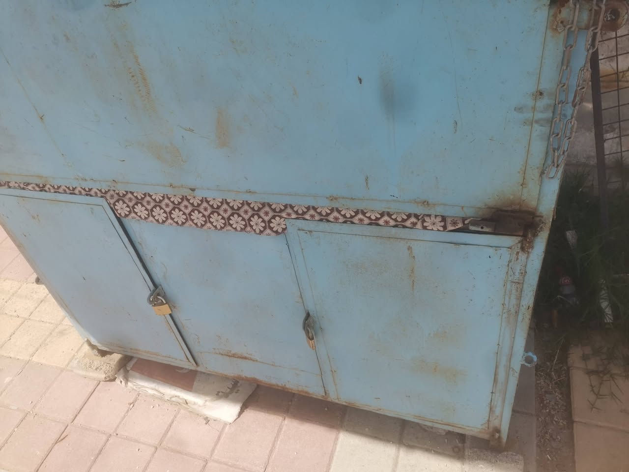 السلام عليكم كشك للبيع حديد ثقيل كلش
***********
