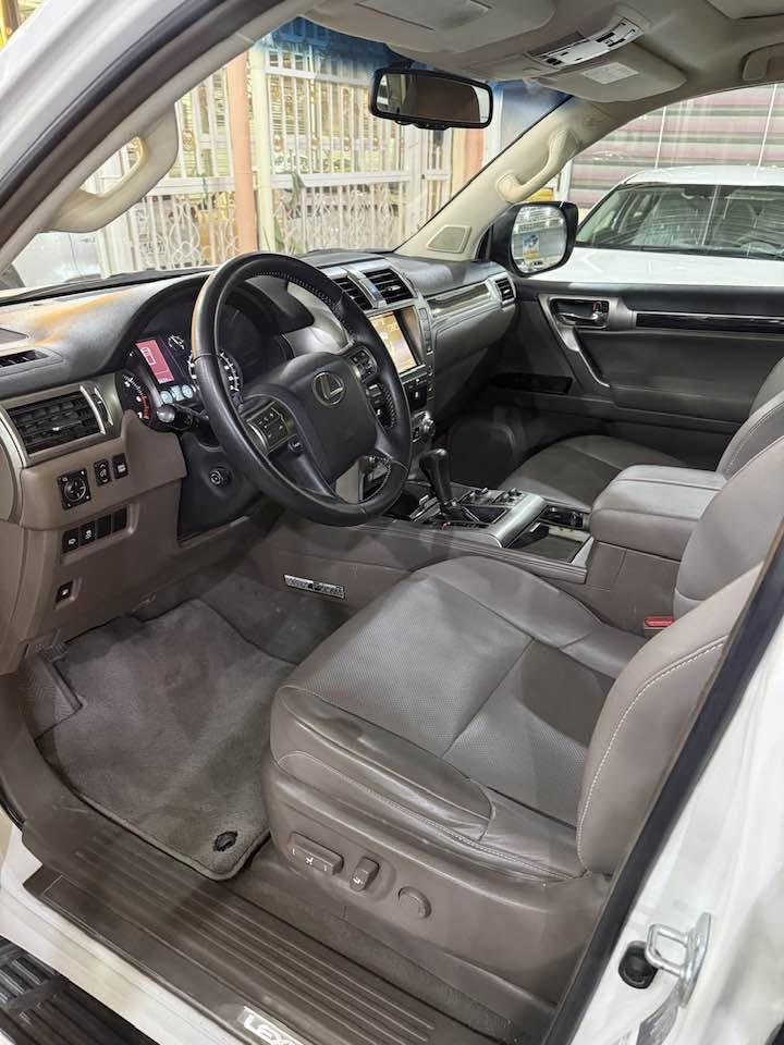 السلام عليكم
لكزز GX 4600 خليجي 
محرك 8 سلندر 
موديل2019 
مكفولة من بارد صبغ وتبديل و فتح حتة دعاميات و شخوط 
بصمات 2 
رقم اربيل بسمي تحويل + وكالة 
مواصفات 
جكات جوبلس
كيجات كتروني 
شاشات عدد 3
كشن ذاكرة 
ستيرن كهرباء 
لايت 4 عدسات زنون 
فتحة بل سقف 
سيارة فول مواصفات

للاستفسار اتصال 
***********
