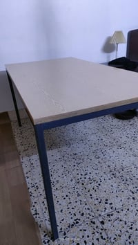 ميز للبيع كبير كلش الطول كتر و56 والعرض 78 والارتفاع 75 بغداد/ الحبيبي...