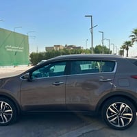 السيارة للبيع سبورتج  2020 خليجي بيها صبغ 3قطع ماشية 120000 قابل للزيا...