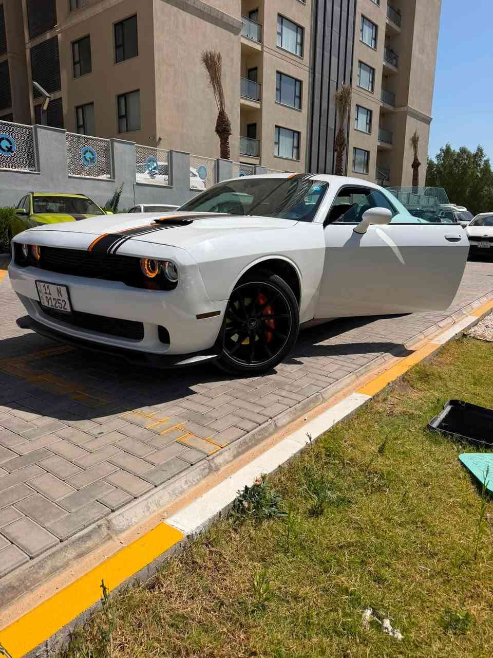 للبيع جالنجر sxt موديل 2018
رقم بغداد الجديد شرط التحويل 
محرك 6 سلندر 3600

كير محرك تبريد كفاله 
شاشه كار بلي
كشن السايق كهرباء
مري تعتيم
تبريد خلفي
وباقي مواصفات المعروفة

حادث السياره دعاميه ونصبغ الجاملغ الأيسر  بدون ايرباك 

السياره حلوه وجاهزه ع آخر حبه وعليها ادامه جديده وحداديه جديده 
ويل تو سايز حجم 20 وتخم تاير جديد

السعر157 

مكان السيارة بغداد 
***********
