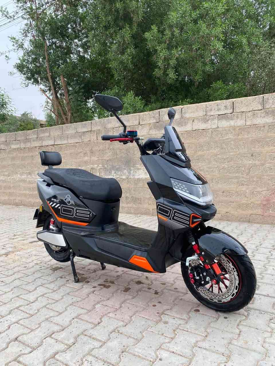 دراجه شحن ملكه  استخدام 5 اشهر نضافه فول مملعوب بيها بلاديه مكان بغداد *********** السعر 850 وبيها مجال للشراي على ايدي وصلها ويه الصور شوف تفاصيل اكثر مال بطاريه وقوتها
