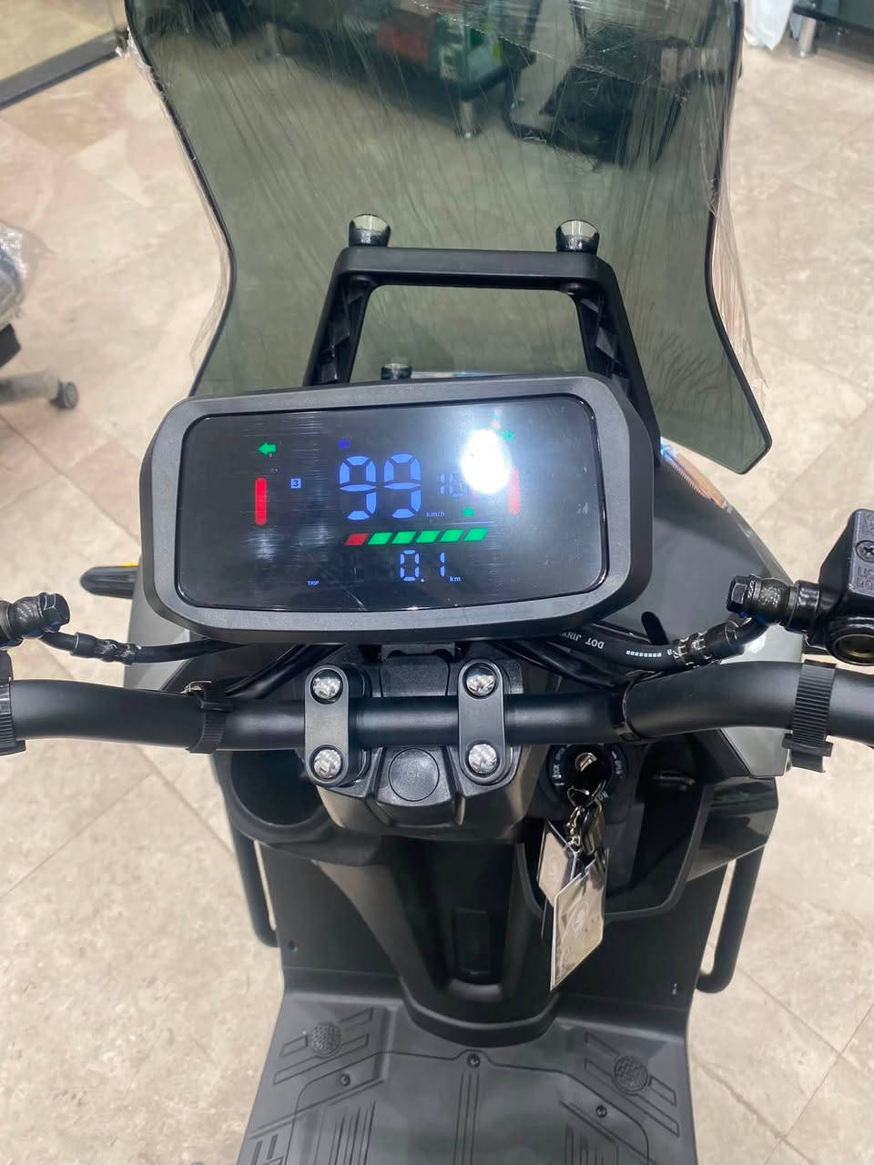 دراجه Huodi Tank3
بماطور 3000 w من شركه Huodi
ببطاريه ليثيوم فوسفات الحديد 55 Ah 84v
بجميع تفاصيلها اصليه♥️🫀

للتفاصيل اكثر زوروا موقعنا 
معرض الدوحه -زيونه- شارع الربيعي -مقابل مول جوهره بغداد
للاتصال 
***********
***********
