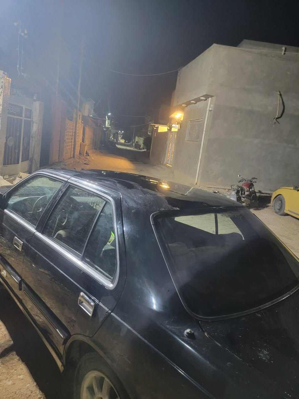 كيا بوتينشا ٩٢
محرك 2000 ديلكو ، گير اوتوماتيك 
اللون اسود ، رقم انبار مداور ثاني يوم 
السعر ٢١ ورقة وبيها مجال بسيط
مكان السيارة: الحلة
للاستفسار: [***********]
