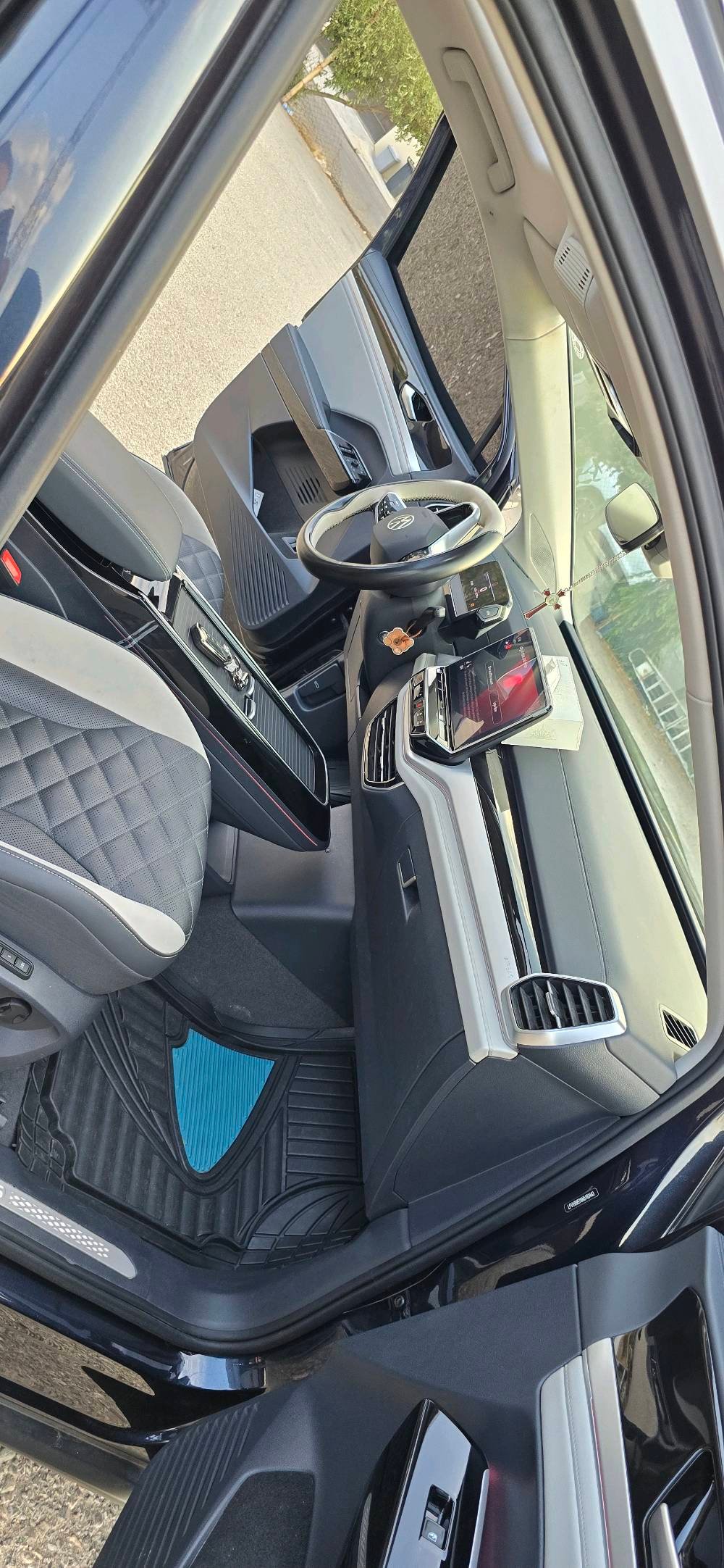 فولكس فاكن Volkswagen ID.6 Crozz Pro موديل 2022
محرك كهربائي بالكامل
العزم 310 نيوتن متر
دفع خلفي RWD
بطارية 84.8 kWh
مدى قيادة يصل إلى 600 كم
💎ــسعر✅:: الــرد تلقائــي📮
شاشة حديثة ونظام تقني متطور
سقف بانورامي
كامرة 360 درجة
بصمة وتشغيل Push Start
مصابيح LED
حساسات ركن
شحن سريع
سيارة عائلية مريحة ومناسبة 
للاستخدام اليومي والسفر
ارقام التواصل::   ***********
#Volkswagen
#فولكسواكن
#فولكسواجن
#id6
#معارض_اربيل
#معارض _العراق
#اربيل
#العراق
#معرض
#سيارات_كهربائية