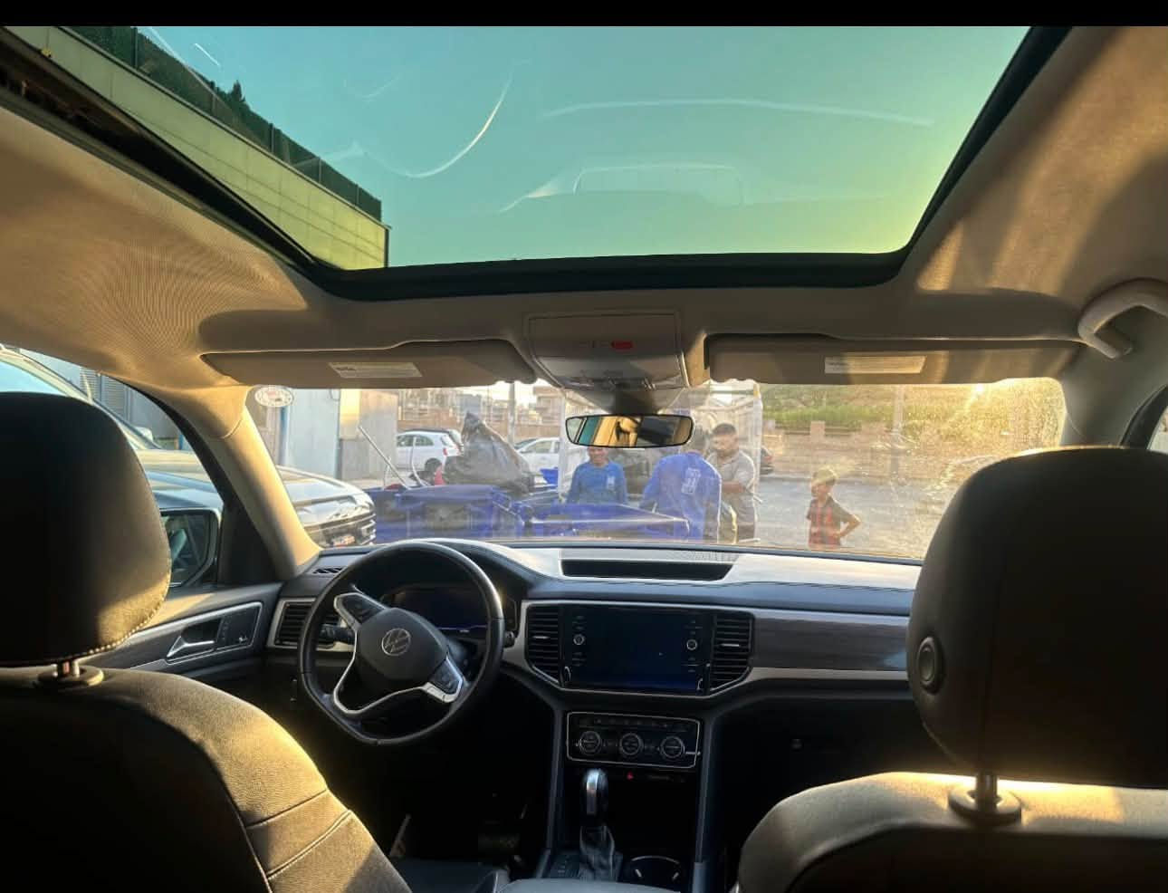 للبيع او مراوس بأطلس كروز سبورت 2024 فما فوق
الموديل: 2021
الفئة: SEL Premium – فول مواصفات
المحرك: V6 – 6 سلندر تنفس طبيعي
نظام الدفع: رباعي 4Motion

• تشغيل بصمة + دخول ذكي بدون مفتاح
• تشغيل عن بُعد
• مقاعد جلد كهربائية مع ذاكرة
• تدفئة و تبريد المقاعد الأمامية
• تدفئة للمقاعد الخلفية
• تدفئة الستيرن
• بانوراما + سلايد
• كاميرات 360° درجة
• حساسات 360° درجة
• رادار أمامي خلفي مانع اصطدام
• نظام Auto Park ( ركن تلقائي ) 
• مثبت سرعة متكيف
• تحذير الخروج عن المسار
• نظام النقطة العمياء
• تنبيه حركة المرور الخلفية
• نظام Auto Start/Stop
• شاشة عدادات Digital Cockpit
• سستم صوت Fender Premium
• شاحن لاسلكي للموبايل
• مداخل USB
• إضاءة LED متكيفة
• مرايا كهربائية قابلة للطي
• باب صندوق خلفي كهربائي
• ستائر جانبية خلفية
• أنظمة قيادة متعددة:
Eco / Normal / Sport / Custom / Snow / On-Road / Off-Road 
• ويل قياس 21 إنج
• بالإضافة إلى العديد من المواصفات 

الضرر : ضربتها خفيفة شوية من البنيد و جاملغ بدون ايرباكات كلها سليمة ( حتى الراديتر سليم ) 

💰 السعر: 220$ 
📞 للأستفسار: ***********
