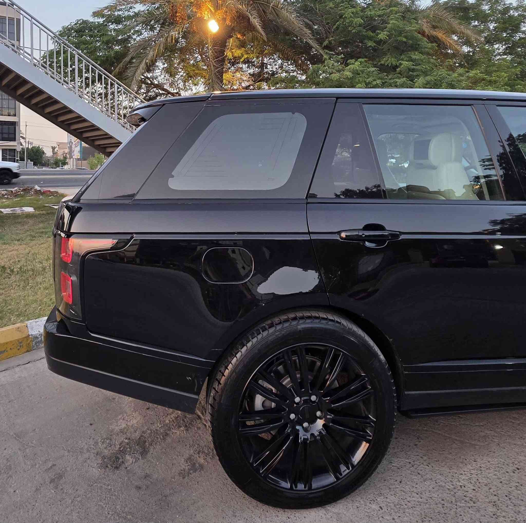 رانج روفر فوچ 2013 HSE
محرك 8 سلندر 5.0 بدون سوبر المرغوب
لون قهوائي مميز 
المواصفات
بصمه عدد 5
شاشه 
كامره 360 درجه
تحكمات ستيرن
شفتات ستيرن
تدفئه بلستيرن
الستيرن كهرباء
داخل جلد بيجي
مساج بلكشنات
تدفئه + تبريد بلكشنات
سقف كنتارا
ابواب شفط 
 الصندوق شفط
فتحه سقف بانوراما 
السيارة 4 شاشات
دوس كهربائية حساسات اماميه
حساسات خلفية
رادارات اماميه
رادارات جانبيه
جكات 3 وضعيات
تبريد 3 قطع 

نقاط عمياء ومري طي تلقائي ومري قلاب
سماعات Meridian
السياره مغلفه ppf كامل ضمان ١٠ سنوات
السيارة للبيع او المراوس حسب القناعه
موقع السيارة بغداد الدوره 
***********
