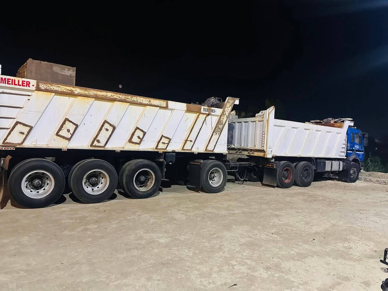 لبيع او مراوس قاطره مقطوره موديل 97 مكينه 38 كير فافون 240مجموعه جيف تخم تاير راس وعربانه ***********
‬
