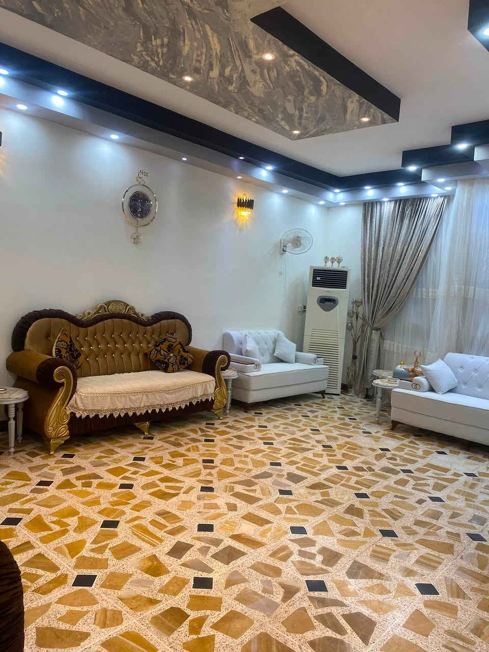 دار للبيع
حي الجامعة 

قرب المستشفى دكتور جمال 

المساحه (250) متر 

يتكون من (4) غرف نوم 🛌  

للاستفسار 📞 ***********

عقارات الشهم سامراء شارع 2000
