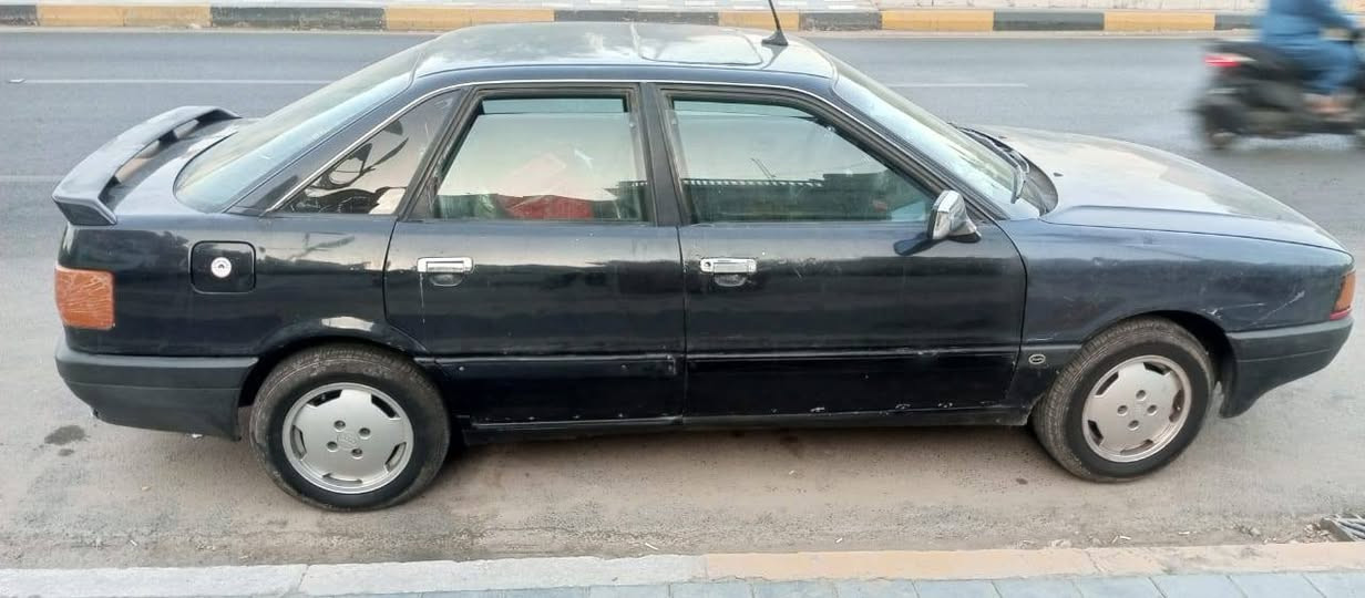 سياره اودي موديل ١٩٩٢ بغداد مشروع وطني جاهزه تبريد كهربائيات تخم تاير كير اوتوماتيك حداديه خير من الله اللون اسود ويل كب السعر ٢٧ اوبيهه مجال بالاتفاق مكان السياره شارع حيفا اخوان مكلف بالنشر رقم هاتف صاحب السياره ***********

