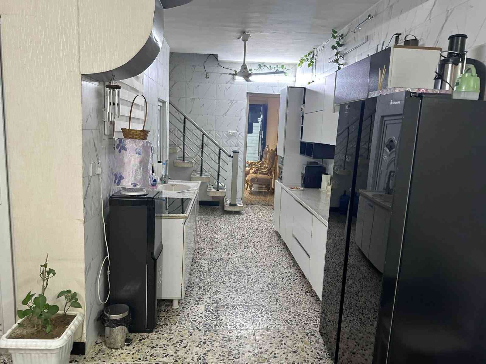 بيت لبيع مساحة 72 متر واجهية 5 ال ربع طابقين بناء نظيفة العنوان نعيرية مربع زين رقم الموبايل ***********السعر 170 بية مجال لطبين
