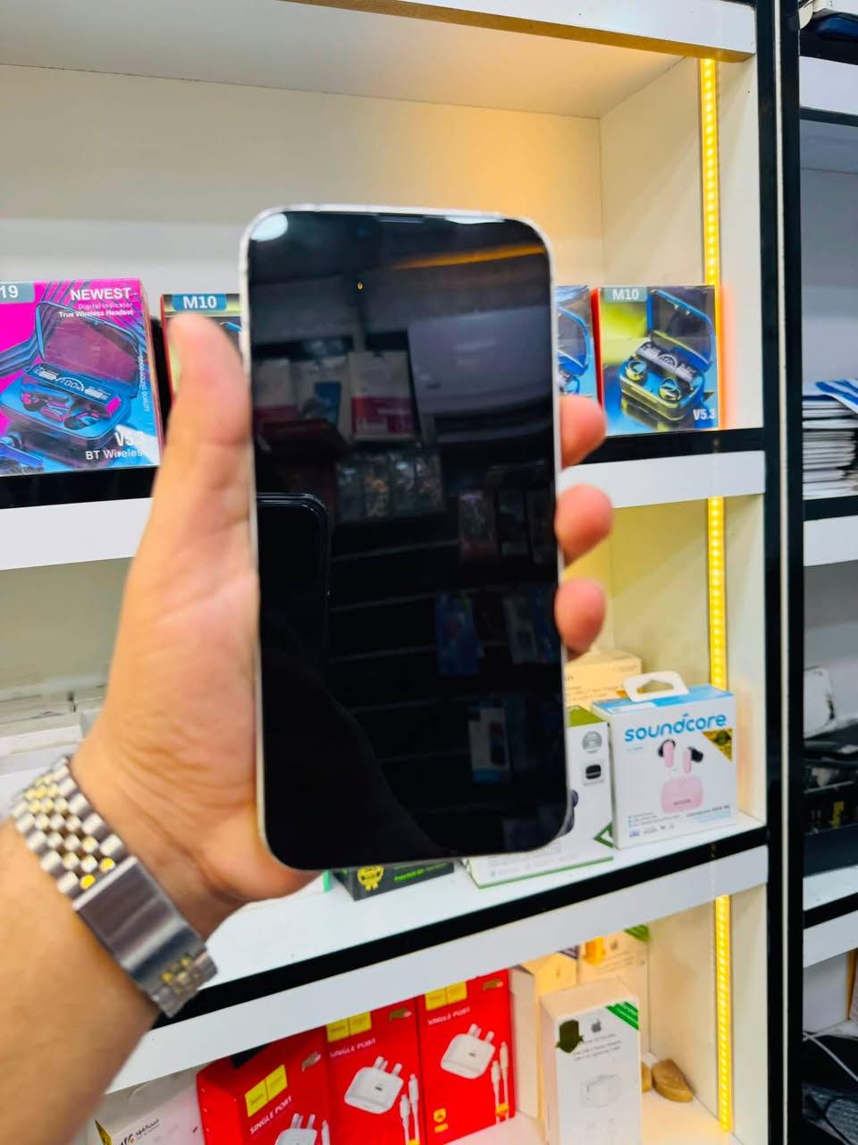 السلام عليكم 🫡
للبيع iPhone 14 plas بلاص 
ذاكرا 128 
بطاريه 100% مبدله اصليه 
نموذج M شرق اوسط ماستر 
نضافه 85% لون ابيض 
الجهاز كله شغال فقط مبدل شاشه نوعيه تخيل لا شكل ولا شمر صوت اتصال انترنيت كامرات كله شغال مابيه خلل فيس ايدي شغال السعر قفل ٣٣٠ الف مكاني بغداد مدينه الصدر رقمي ***********

