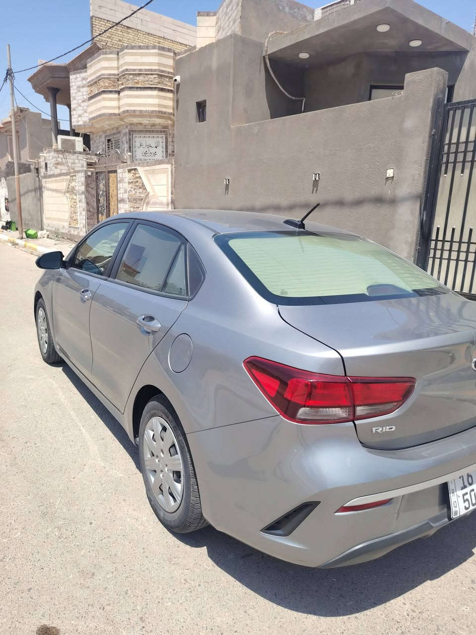 كيا ريو امريكيه مديل ٢١  المكان السماوة رقم قادسيه حره بأسمنه سياره نضيفه كلش السعر ١١٨ ورقه وبيه مجال بسيط رقم صاحب سياره ***********
