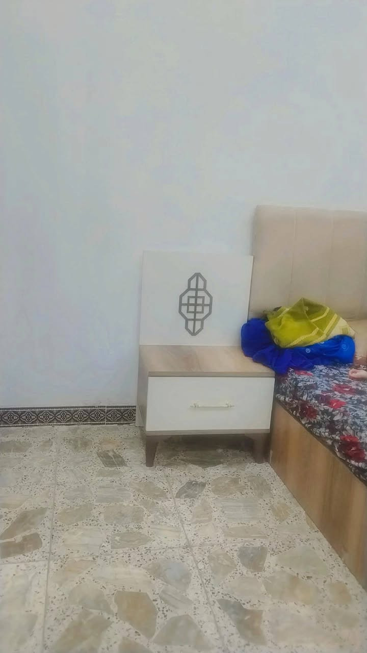 اخشاب  300وبي مجال /مكتبه الكتب 75وبيه مجال /ثلاجه  250وبيه مجال  اتصال واتساب بي رقم ***********
