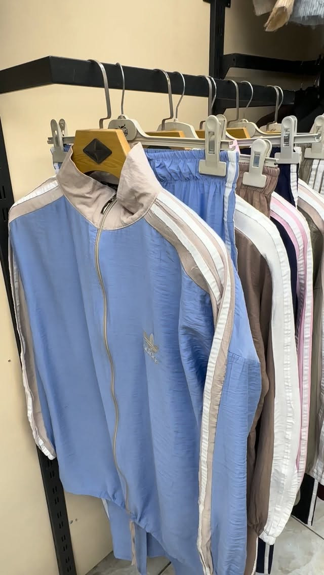 جديد ازياء لبنان 
وصل سوت رياضي اديداس 😍
المقاسات S-M-L-XL-XXL-XXXL قالب راهي 
طول سويتر 75سم طول كيلوت 105سم
اللوان اسود-بيجي -زيتوني -نيلي -سمائي-
العنوان كوت شارع الهوره مقابيل نشاط مدرسي 
واتساب. ***********
خدمه توصيل متوفره جيمع محافضات العراق ✅#العنوان_كوت_شارع #ملابس #العراق🇮🇶 #العراق #فيشن_وولرد_فساتين
