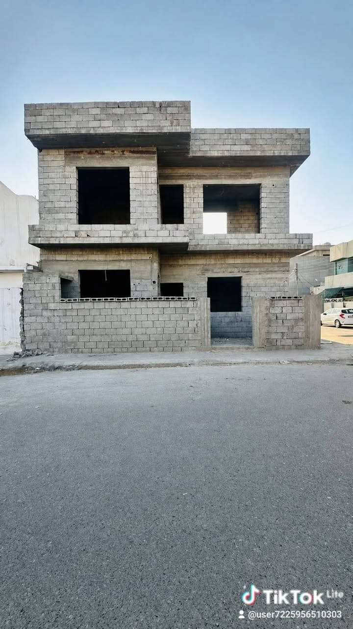 هيكل للبيع مساحه 100متر مربع ركن حي الخضراء خلف المعارض سعر 115مليون بيه مجال للاستفسار اتصال ***********
