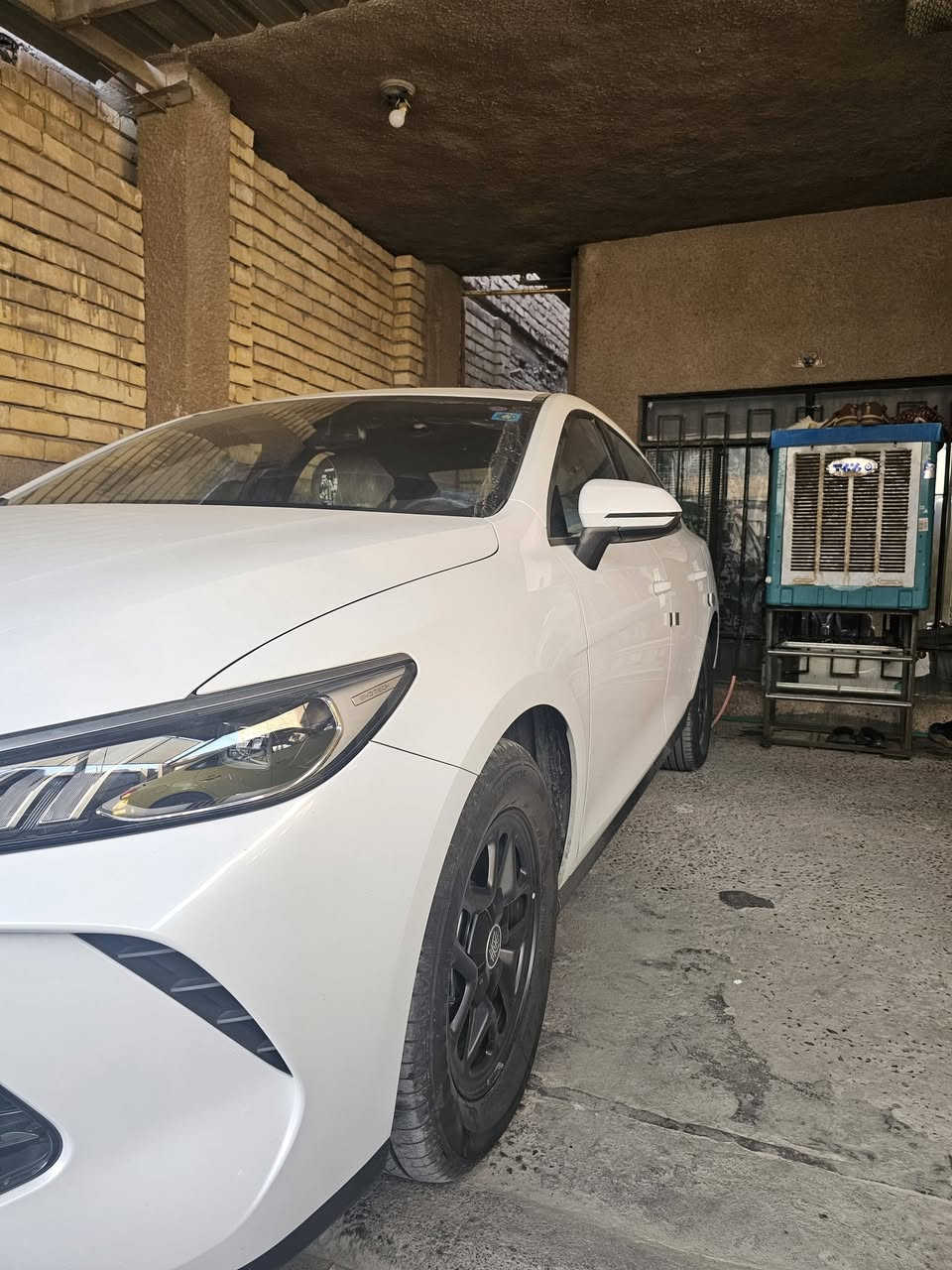 سلام عليكم من رخصة صاحب الكروب بي وايدي.كن بلاص  موديل 2025  ماشيه 2000الكلي وقابله للزياده مكفوله كفاله لا زلغ ولا رصعه داخل ابيض ملحقات دوسات ام ٩٥الف تغليف كشنات تغليف تجوه وحصان الكير  سونر مرفق سعر ٢١٥٠٠قفل مكان السياره الكرخ البياع تقاطع درويش ***********
