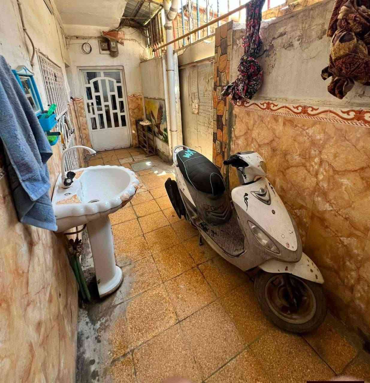 بيت للبيع طابقين خمسة غرف نوم وستقبال وهول مطبخ وصحيات مساحه 100 متر مربع حي العصري قرب بانزين خانه الثوار موبايل ***********
يتوفر واتساب وخاص @
