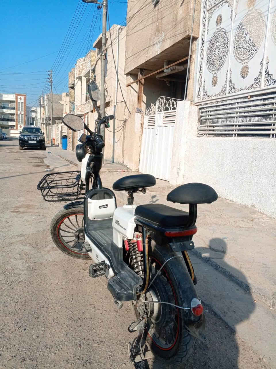 السلام عليكم 
عندي دراجه حجم 20 اللبيع 
تجي 5بطاريات 
دراجه مصارله هويه عندي 
نقص لبدراجه بس كشن 
سعره 250 بيه مجال 
رقم ***********
