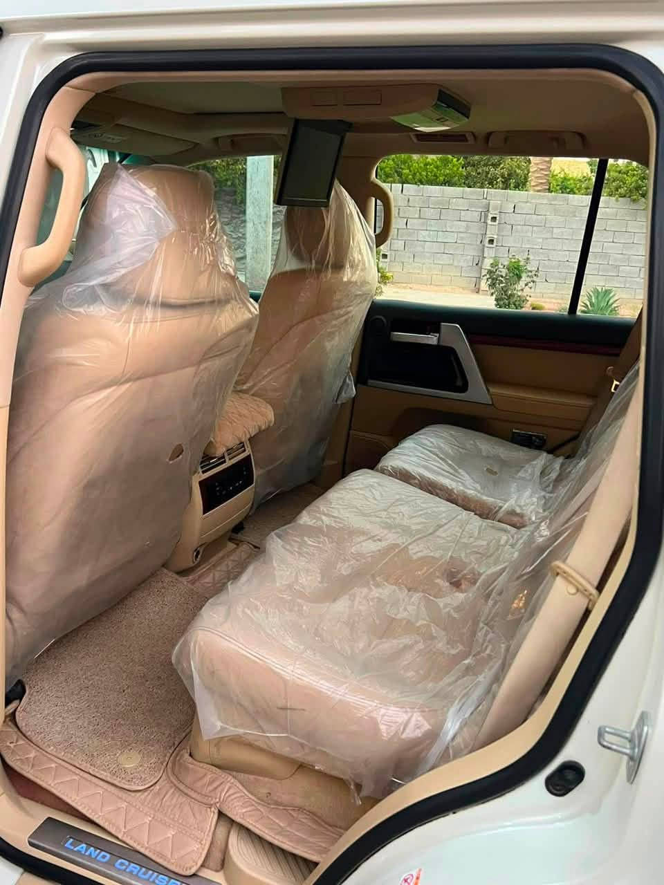 سلام عليكم
VXR بريميه 

موديل 2016 

لون ابيض 

المقاعد جلد

رقم اربيل

خليجي

السعر : $43000

رقم صاحب السياره : ***********
