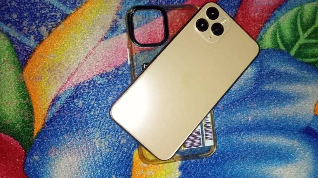 ايفون 11برو للبيع موبايل نظيف بلادي بس كامره خلفيه عاطله للبيع سعره ٢٥٠بي مجال الاتصال على الرقم ***********بي واتساب
