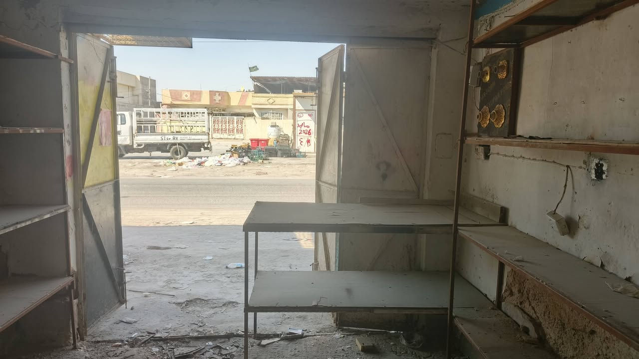 سلام عليكم 
رفوف حديد مال محل للبيع
الطول 4 متر والعرض نص متر،  العدد / ١٢ رف
حديد +  خشب بلايود 
السعر (٣٠٠) الف
العنوان ابي الحصيب محيله
الرقم ***********
