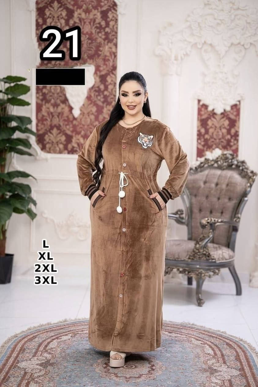 🌷 جملة فقط 🌷  
​✨ دشداشة مخمل خامة ثقيلة (درجة أولى) ✨

​فخامة وجديد الموسم! خامة وجودة عالية وممتازة 👑
​📌 القياسات المتوفرة:
L - XL - 2XL - 3XL
​💰 السعر: 125 ألف
📞 ***********
🚚 التوصيل لكل محافظات العراق

نص مكتوب في الصور:
- 24
- سعر الدرزن 125
- اقل طلب درزن
- L
- XL
- 2XL
- 3XL
- 16
- 21
- 17
- 17 L XL 2XL 3XL
- 20