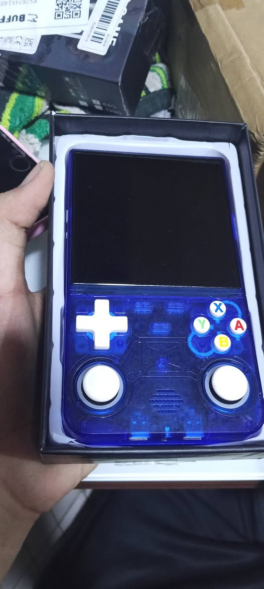 جهاز العاب 
بي محاكيات كلش هواي 
ps1 
ps2 
psp seag 
شاشته  full hd 
قطعه مرتبه سعره 45
***********
