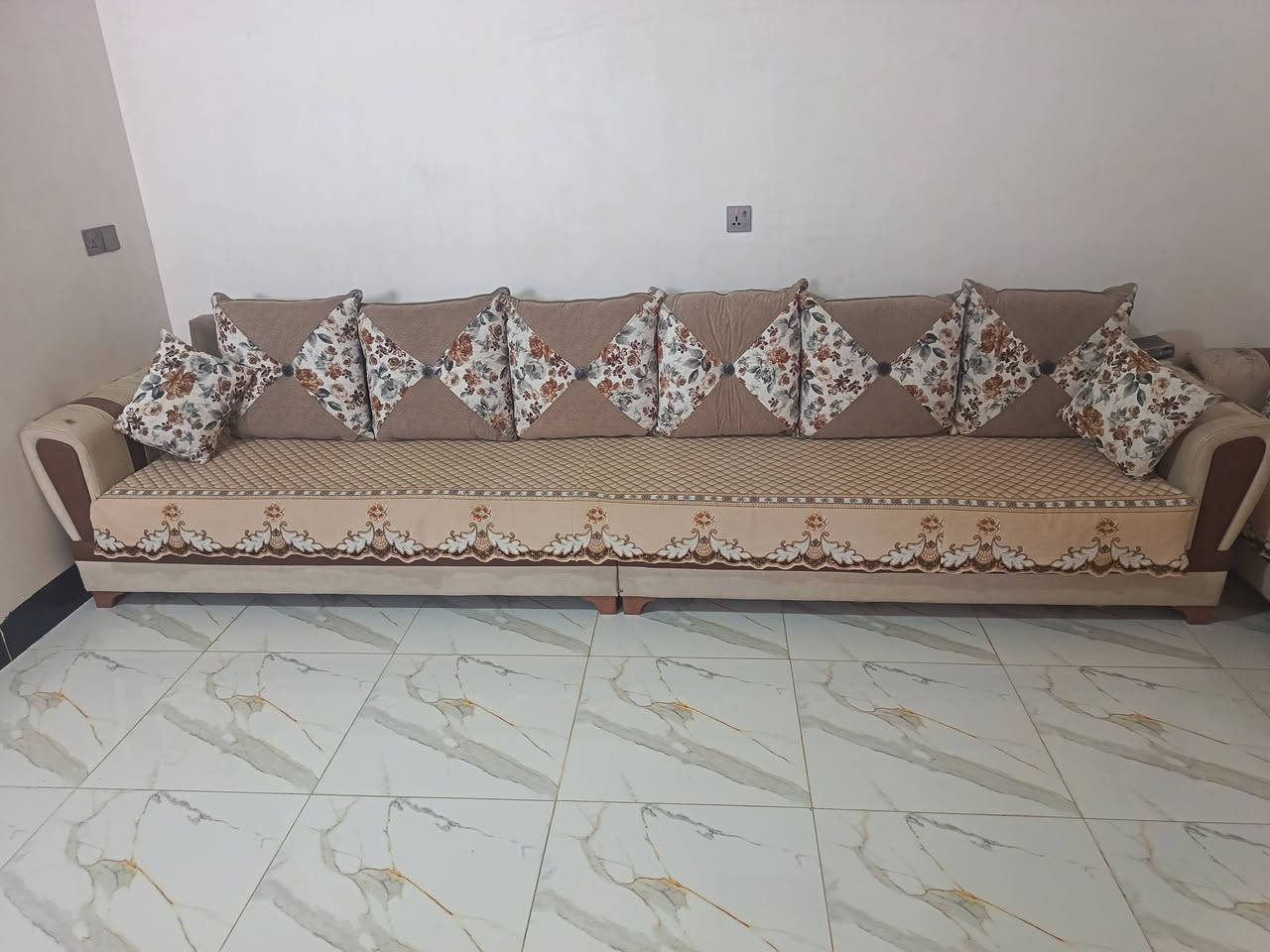 غنفات للبيع السعر 125  او بيه مجال العنوان كوباني ***********
