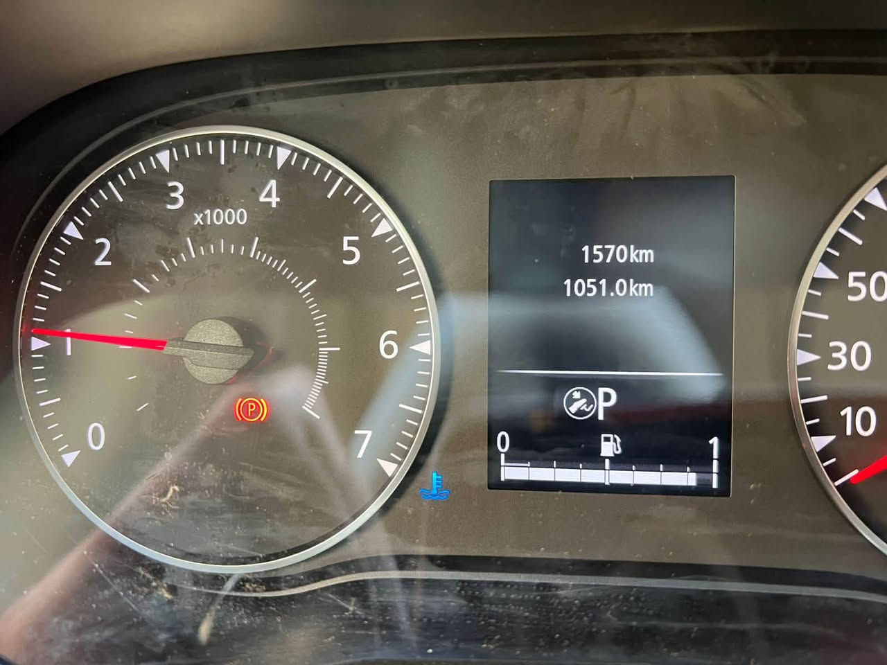 🚗 رينو داستر 2025 (صنع فرنسي )
🔥 سيارة رينو داستر  قوية وعملية

📍 محرك + كير ( صنع ياباني)

       رقم بغداد

🛠️ المواصفات

محرك: 🇯🇵نيسان  1600 4 سلندر 

ناقل الحركة: نيسان 🇯🇵 أوتوماتيك 

نظام الدفع: أمامي (FWD)

استهلاك الوقود: اقتصادي (حوالي 5.7 – 6.5 لتر/100 كم) 

سعة خزان الوقود: 50 لتر 

عدد الركاب: 5

✨ الكماليات

✔ شاشة وسطية 10.1 بوصة

✔ عداد ديجيتال

✔ Apple CarPlay & Android Auto

✔ كاميرا خلفية + حساسات

✔ مثبت سرعة

✔ تكييف أوتوماتيك ثلج

✔ تشغيل بالبصمة (Smart Key)

✔ صوت سماعات نقي

✔ ترحيب بالسائق

✔ ABS + EBD

✔ ESP (ثبات إلكتروني)

✔ وسائد هوائية

✔ نظام مانع انزلاق

✔ مساعد صعود المرتفعات

ماشيه الف كيلو فقط بعدها زيرو 

***********

السعر 125$ وبي مجال
