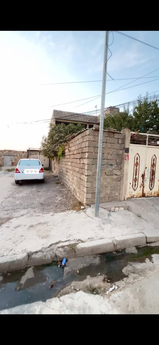 السلام عليكم دار للبيع في حي القاهره  قرب سايديين البنوك قريب على شارع العام ملك  صرف سند 26  بيت ركن طابقين شرقي متكون من اربع غرف ومطبخ  وصحيات  مع حديقتين مساحته 175 متر  سعر البيت بحساب ارض  الاستفسار الاتصال على الرقم. 
***********
