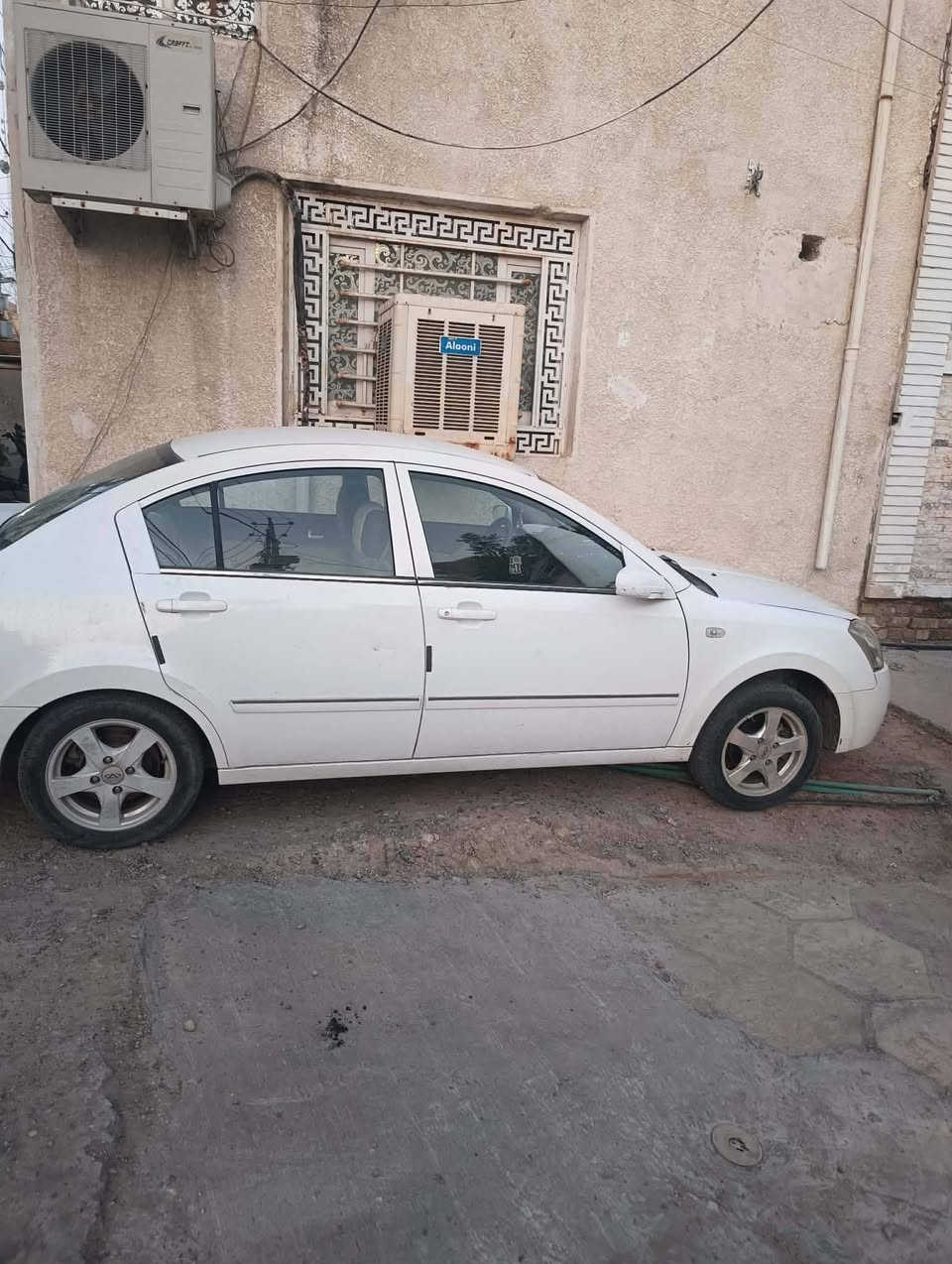 السلام عليكم
شيري A5
موديل ٢٠١٣ 
جديد جديد جديد و مكفولة 
محرك بلادي 
كير بلادي 
تبريد ثلج 
كهرباء كلها شغاله 
صفاحات موس 
بسمي رقم بغداد السياره كامله حط اغراضها مال الشركه والكتالوك بعدنا موجود سياره ضاميها كنا متروكه 
العنوان بغداد الكريعات ***********

