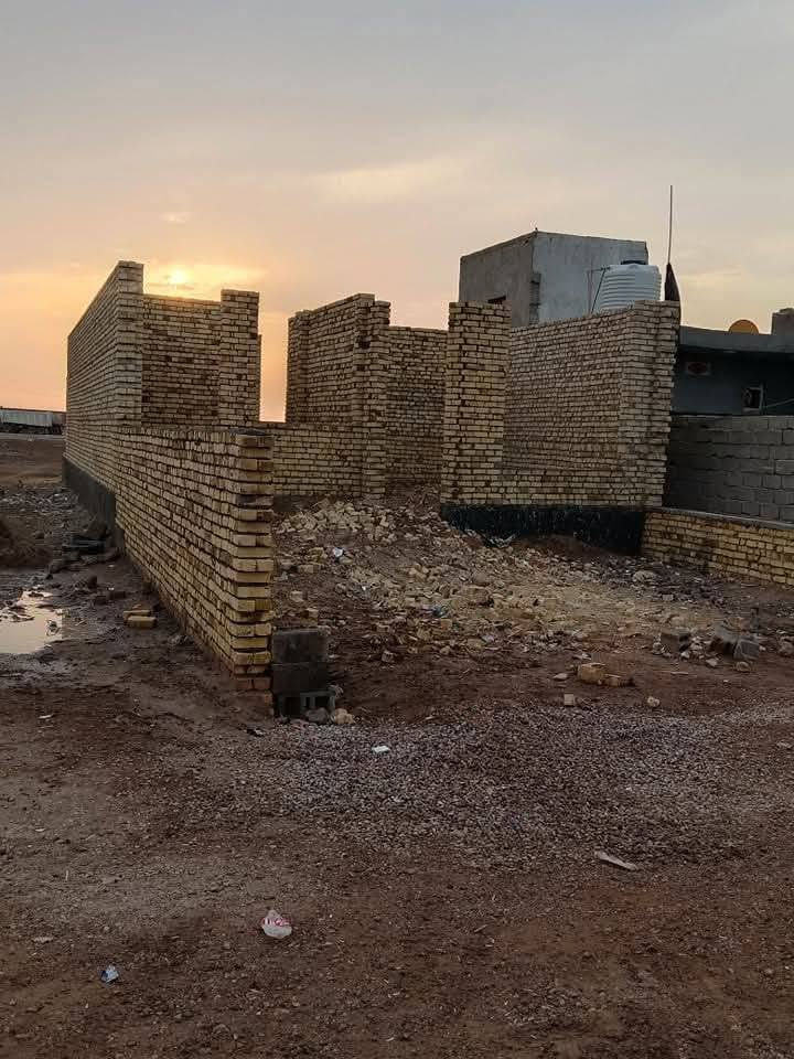 🔷🥰 هيكل للبيع مساحه 264م حي الحكيم قرب السيطرة العماره الجديده.     وماي ومجاري بلباب
🔷يبعد عن الشارع 150متر.     مقدم بيه معامله تطويب 
🔷غرفتين وصاله ومطبخ واستقبال 
🔷 للاستفسار الاتصال ***********
💵💵💵.    14 وبيه مجال بسيط
