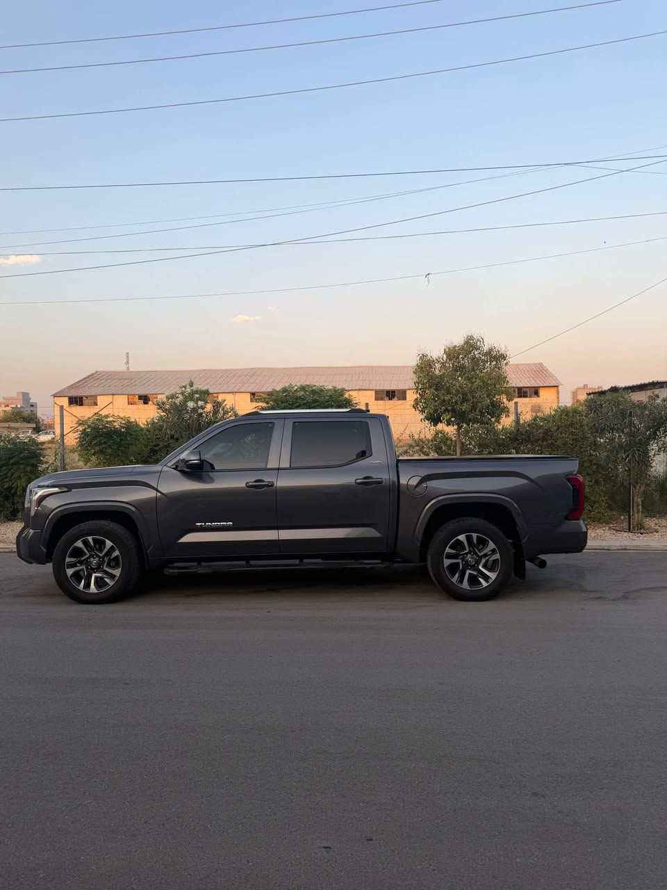 Toyota Tundra 2022 4x2
دەرگا پشت سەکن و چاملخی پشتی سبوغە پێش و پشتی کەپسە ایرباک نەتەقیوە سەیارەکە تاک ئەکسلە شوێن هەولێر 
سعری ٢٧٨ وەرەقە کتابی جامڕەشی لەگەڵە

باب خلف سکن و جاملخ بدون ایرباک بجم و خلفي کبس سیارە تک اکسل مکان اربیل سعر ٢٧٨ باسمي سیارة 
کتاب تضلیل ویاهە

***********
0️⃣7️⃣5️⃣0️⃣1️⃣7️⃣4️⃣4️⃣4️⃣8️⃣5️⃣ أربيل, العراق

