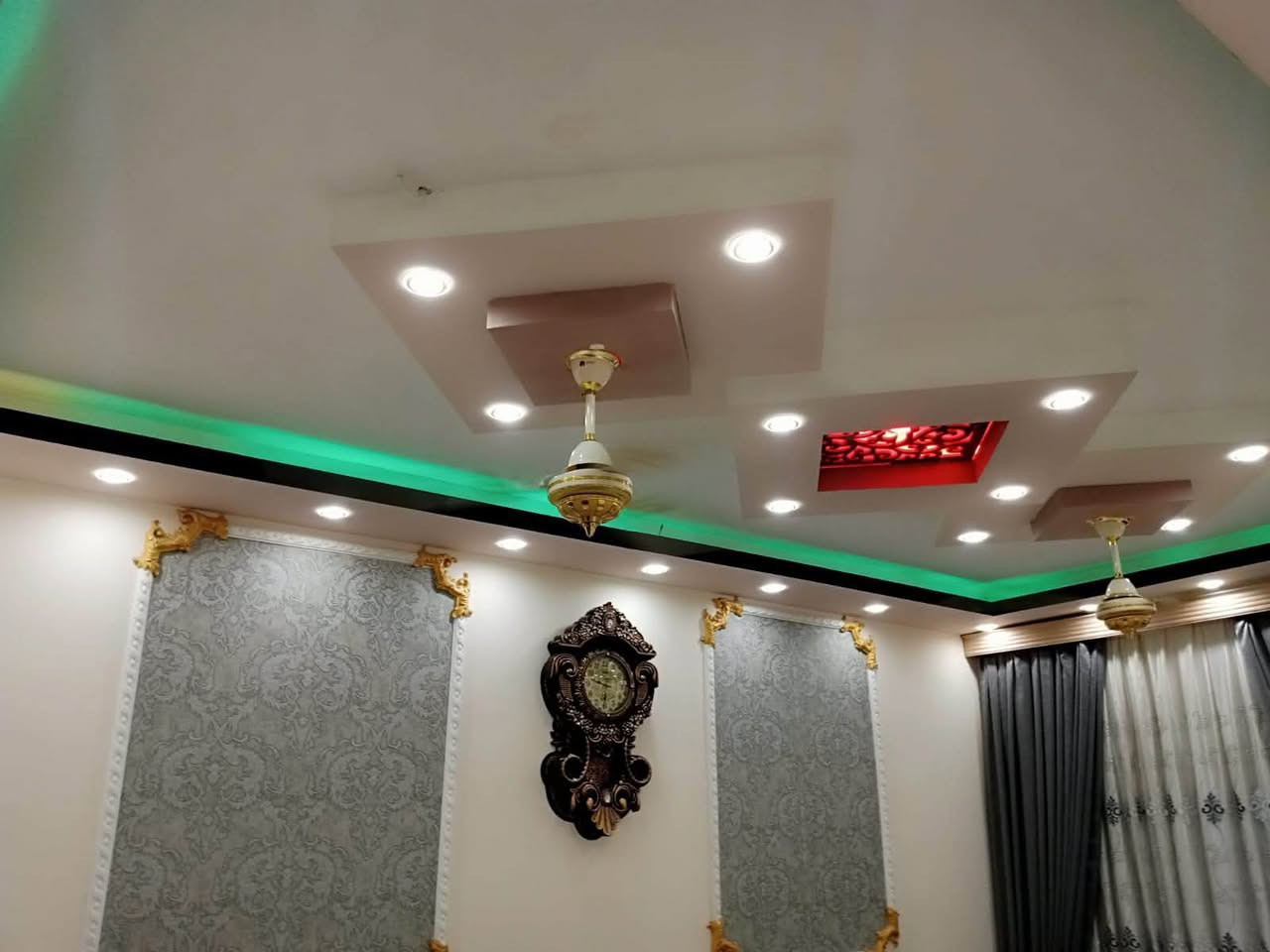 يالله يعلن مكتب الخبير عن وجود بيت طابو زراعي سند 25مساحته 115متر
يحتوي على غرفه مطبخ استقبال صاله صحيات 

موقع الدار الدوب خلف العمارات

السعر. 55مليون بي مجال بصيط

الاتصال ***********
