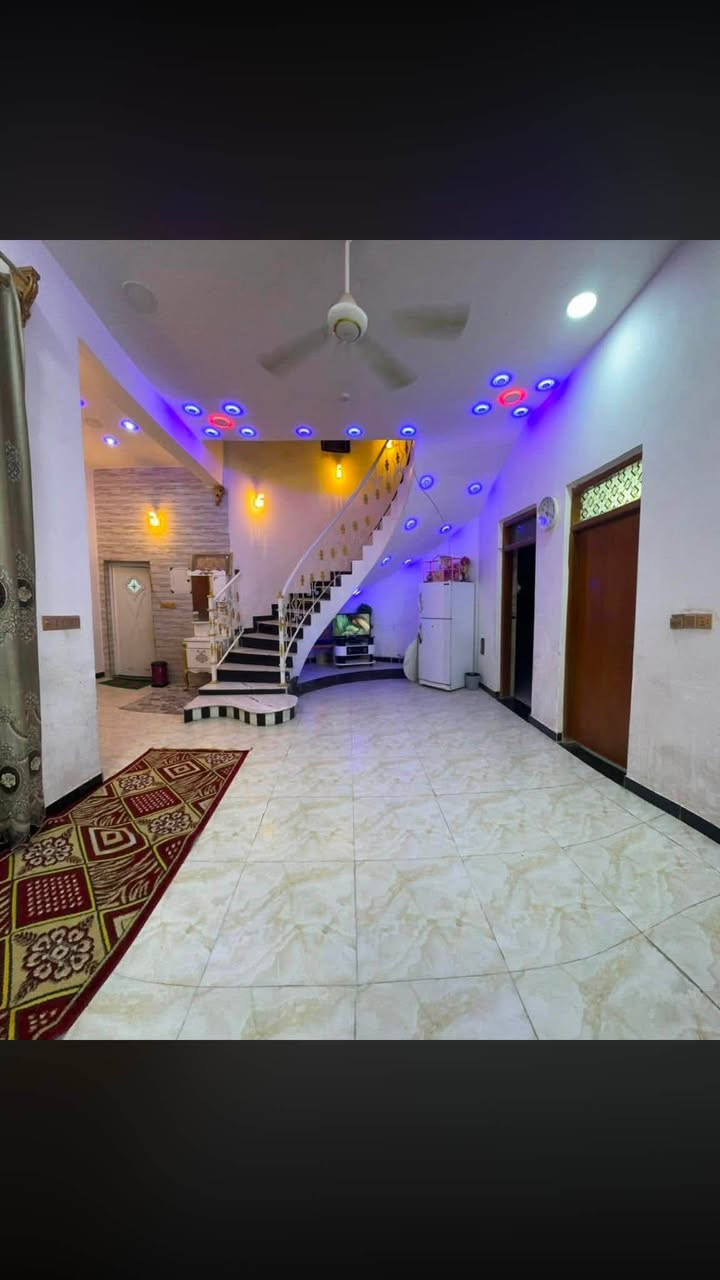 تم تنزيل السعر بعون الله بيت للبيع المساحة 200 م العنوان الصالحية قريب على معهد المعلمين  وقرب على شارع العروبة ب الفرع عرض الشارع 8 م سعره 265 مليون الكلي مطلوب اسكان تقريبا 55 مليون اتريد تحولهن عليك بس جيب كفيل اتريد نقد براحتك البيت بناءً حديث درجه اولى كونكريت مسلح طابق واحد والثاني تقريب هيكل مسكوف سندويج بنل الإتصال على *********** ابو علي الاسدي اذا عجبك المكان تعال للمكتب ويصير خير ان شاء العصر
