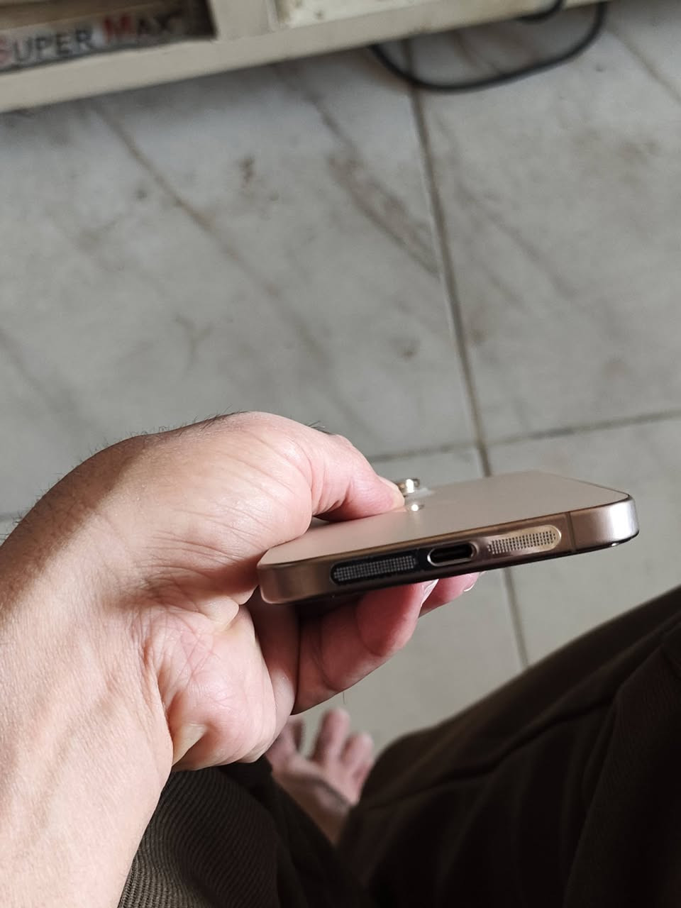 آيفون 16 برو ماكس دبل شريحه يعني خطين ذاكره 256 بطاريه 99 مشحون 122 مره غراضه كامله ومكفول السعر 1460 وبي مجال ***********

نص مكتوب في الصور:
- ١١:٠٤
- حالة البطارية
- عادية
- تعمل بطارية iPhone هذه على النحو المتوقع. حول البطارية والضمان...
- الحد الأقصى للقدرة
- ٩٩٪
- هذا قياس لقدرة البطارية مقارنة بقدرتها عندما كانت جديدة. قد تتسبب القدرة المنخفضة بتقليل ساعات الاستخدام بين عملية الشحن والأخرى.
- عدد الدورات
- ۱۲۲
- هذا هو عدد مرات استهلاك iPhone لقدرة البطارية.
- معرفة المزيد...
- تاريخ التصنيع
- آب ٢٠٢٤
- أول استخدام
- تشرين الأول ٢٠٢٤