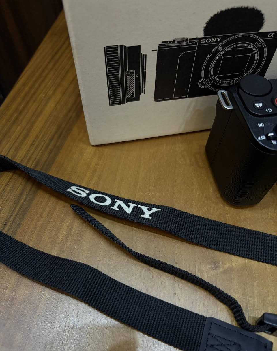 كاميرا (Sony ZV-E10 II)  بمستشعر APS-C بدقة 26 ميجابكسل، ومعالج BIONZ XR، وتدعم تصوير فيديو بدقة 4K بمعدل 60 إطاراً في الثانية وبألوان 10-bit للاستفسار الاتصال على الرقم *********** السعر 1250مليون وربع العنوان المشتل شارع المدارس يوجد توصيل لجميع المحافظات
