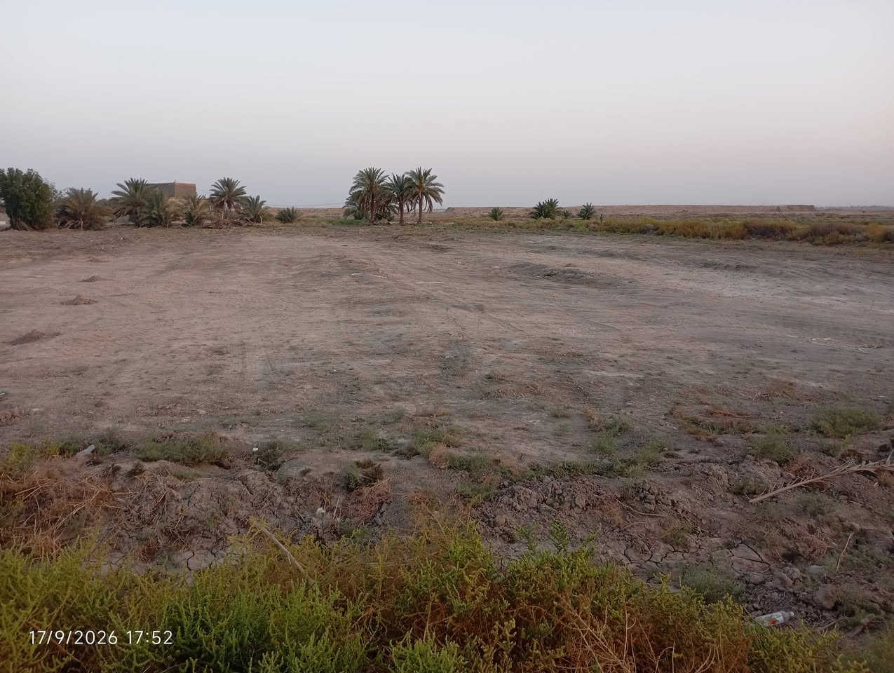 السلام عليكم الأرض البيع قرب ابوروايه تبعد ميتين متر عن الامام ابروايه دونمين ونص طابو زراعي سند 25السعر 40وبيهه مجال كهرباء ماء خدمات موجوده ***********

نص مكتوب في الصور:
- 17/9/2026 17:53
- 17/9/2026 17:52