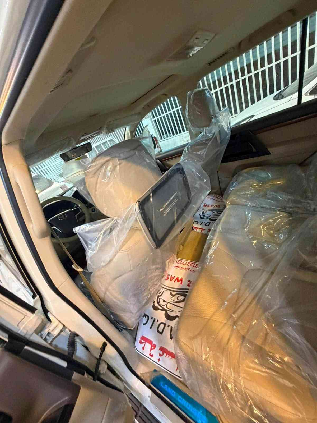 لاندكروزر وايت اديشن • ٢٠١٨ • رقم بغداد